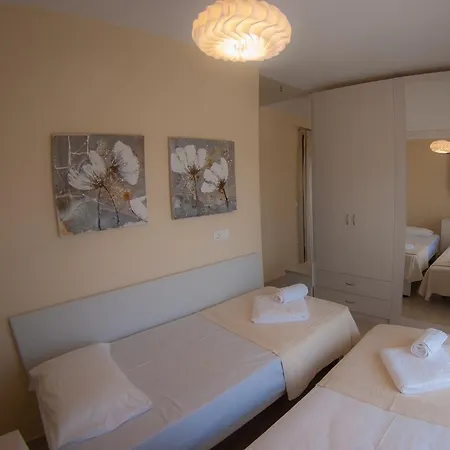 Ianthi Maisonettes Nea Roda