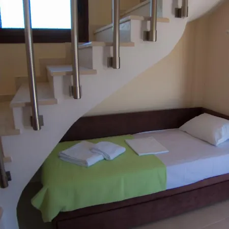 Ianthi Maisonettes Nea Roda