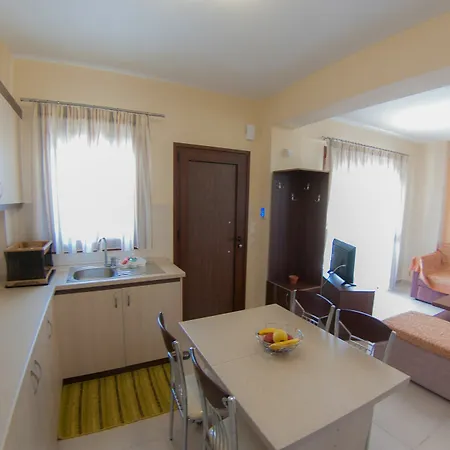 Ianthi Maisonettes